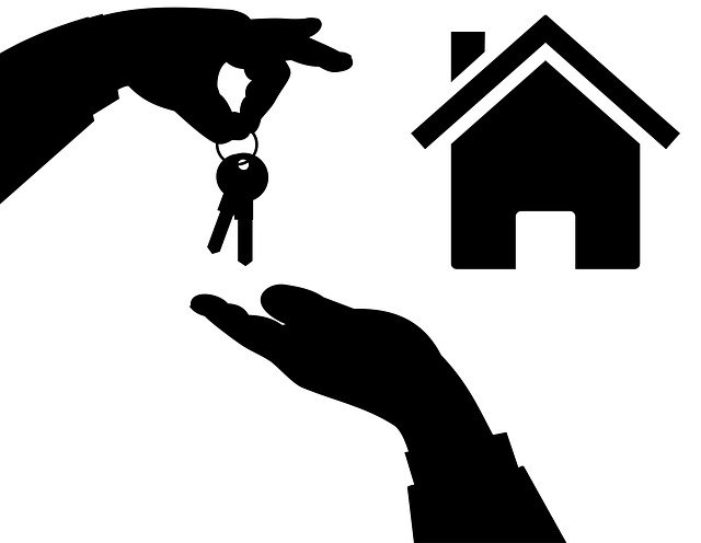 ilustrace předávání klíčů od domu